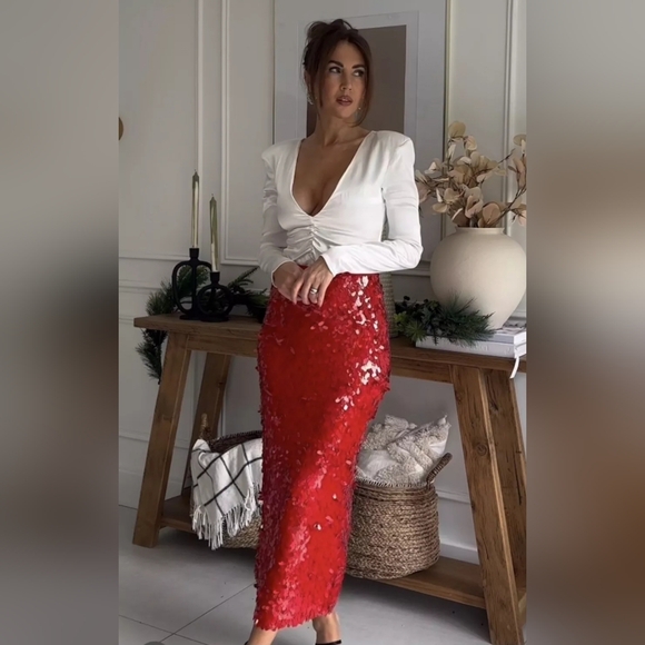 New Holiday 2024 H&M Red Sequined Midi Skirt Sz XS S L - Picture 3 of 8